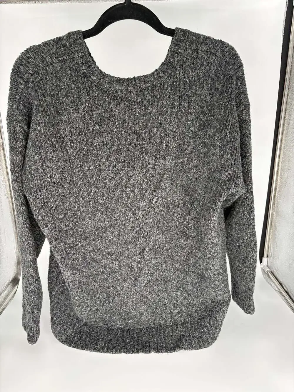 Michael Kors Gray Marled V-Neck Sweater. Women’s Size Large.